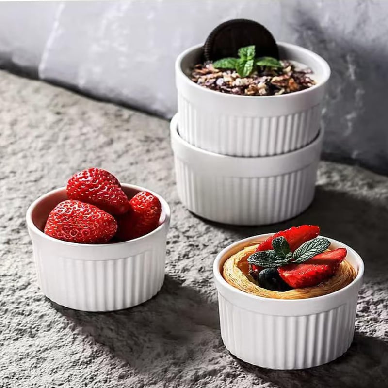 KZQXXT Formy na Crème Brûlée 4 ks, zapekacie misky na suflé 200 ml, keramické misky na ragú, vhodné do umývačky riadu, biele, priemer 9 cm