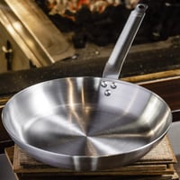 LACOR 63632 Ferrum sivá liatinová panvica 32 cm – 100 % prírodné železo, na indukčné varné dosky 4