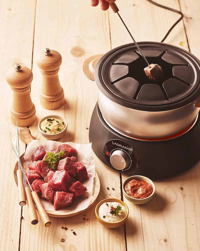 LAGRANGE, Electric Fondue Device for 8 People 1.5 L Made in France for All Types of Fondue Adjustable Thermostat, Wooden Handles, 900 W, 349015