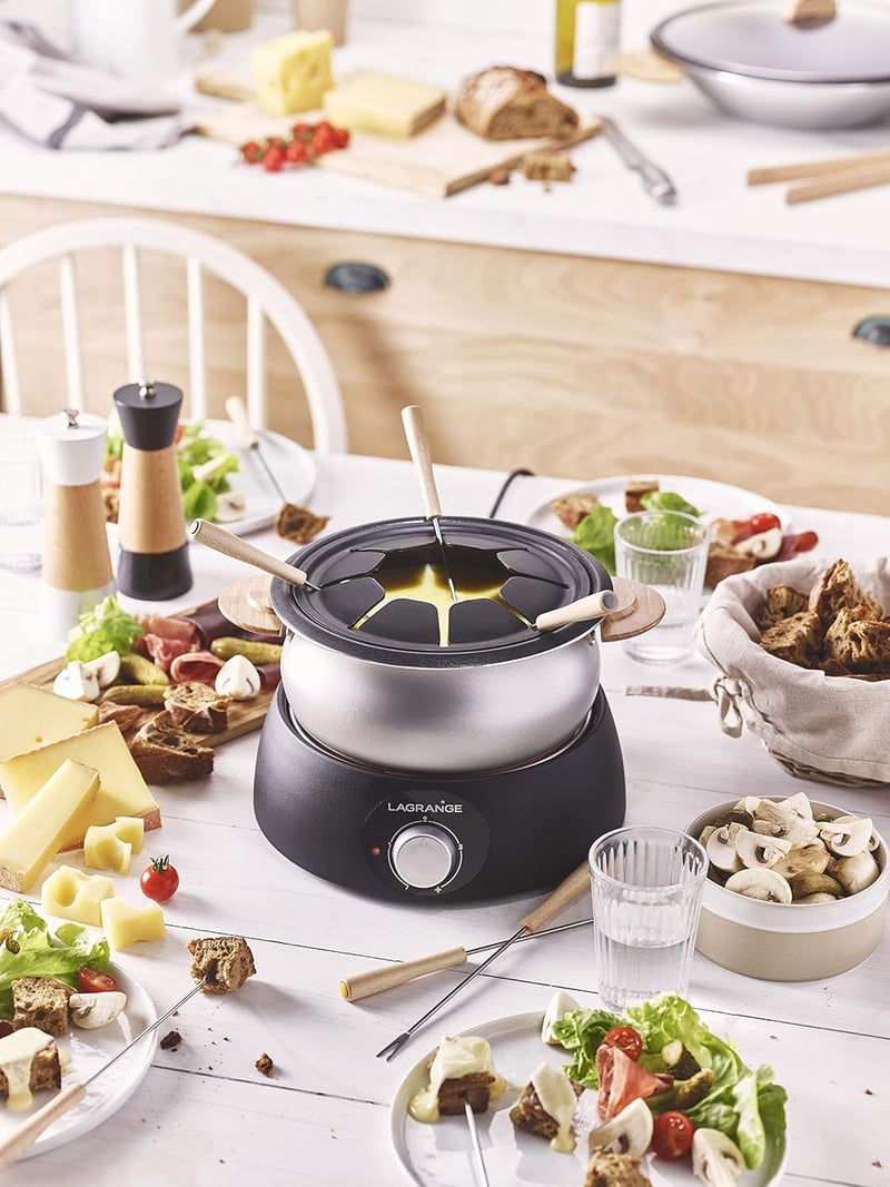 LAGRANGE, Electric Fondue Device for 8 People 1.5 L Made in France for All Types of Fondue Adjustable Thermostat, Wooden Handles, 900 W, 349015