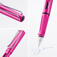 Plniace pero Lamy Safari Pink s lešteným oceľovým hrotom so šírkou stopy EF, ergonomickým úchopom a modrou atramentovou bombičkou T10 2