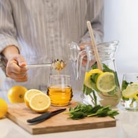 Lawei méztartó üveg kanállal és fedővel - 300 ml 5