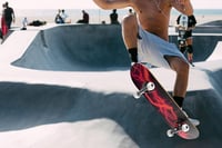 Skateboard complet LAYENNE 31 x 8 inchi, placă din lemn de arțar cu 7 straturi, rulmenți ABEC 11, pentru începători, copii și adulți 6