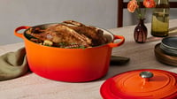 Oală ovală din fontă cu capac Le Creuset Signature, 40 cm, 13,9 L, culoare portocaliu vulcanic, compatibilă cu toate sursele de căldură, inclusiv inducție 5