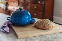 Le Creuset Signature liatinová nádoba na pečenie chleba, 24 cm, marseillská modrá 6