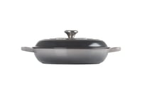 Okrúhly liatinový hrniec Le Creuset Signature Gourmet, 30 cm, 3,5 l, na všetky typy sporákov vrátane indukcie, sivá farba Flint 4