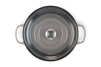 Okrúhly liatinový hrniec Le Creuset Signature Gourmet, 30 cm, 3,5 l, na všetky typy sporákov vrátane indukcie, sivá farba Flint 2