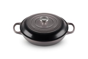Le Creuset Signature okrugla posuda od lijevanog željeza, 30 cm, 3,5 l, za sve vrste štednjaka i indukciju, siva (Flint)