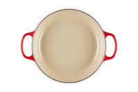 Liatinový okrúhly hrniec Le Creuset Signature Gourmet, 30 cm, 3,5 l, na všetky typy sporákov vrátane indukcie, čerešňovo červený 3