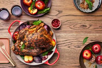Liatinový okrúhly hrniec Le Creuset Signature Gourmet, 30 cm, 3,5 l, na všetky typy sporákov vrátane indukcie, čerešňovo červený 6