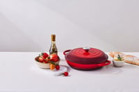 Liatinový okrúhly hrniec Le Creuset Signature Gourmet, 30 cm, 3,5 l, na všetky typy sporákov vrátane indukcie, čerešňovo červený 5