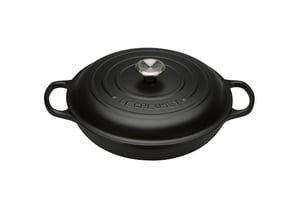 Le Creuset Signature okrugli lonac od lijevanog željeza, 30 cm, 3,5 l, mat crna, za sve vrste štednjaka, uključujući indukciju