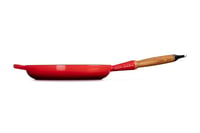 Le Creuset Signature tava od lijevanog željeza s drvenom ručkom, 28 cm, boje trešnje 3
