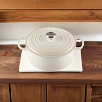 Liatinový hrniec Le Creuset Signature s pokrievkou, okrúhly, 26 cm, 5,3 l, vhodný na všetky typy sporákov vrátane indukcie, farba Meringue 8