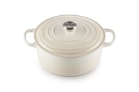Liatinový hrniec Le Creuset Signature s pokrievkou, okrúhly, 26 cm, 5,3 l, vhodný na všetky typy sporákov vrátane indukcie, farba Meringue 1
