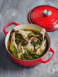 Le Creuset Signature posuda od lijevanog željeza s poklopcem, okrugla, 28 cm, 6,7 l, boje trešnje, za sve vrste štednjaka i indukciju 5