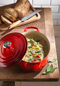 Liatinový kastról Le Creuset Signature s pokrievkou, oválny, 27 cm, 4,1 l, čerešňovo červený 6