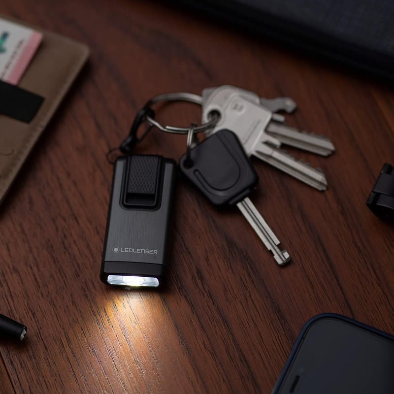 Ledlenser K6R 400 Lumen USB-s Újratölthető Kulcstartó Lámpa Piros Fénnyel Szürke