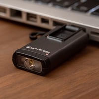 Ledlenser K6R 400 Lumen USB-s Újratölthető Kulcstartó Lámpa Piros Fénnyel Szürke 6