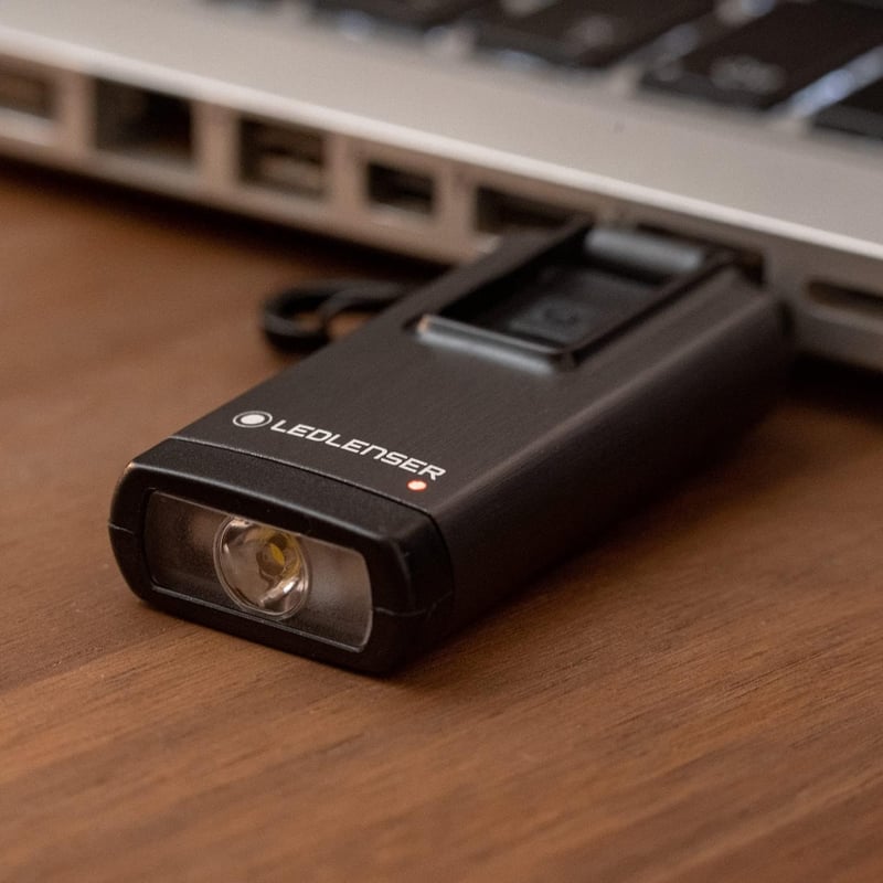 Ledlenser K6R 400 Lumen USB-s Újratölthető Kulcstartó Lámpa Piros Fénnyel Szürke