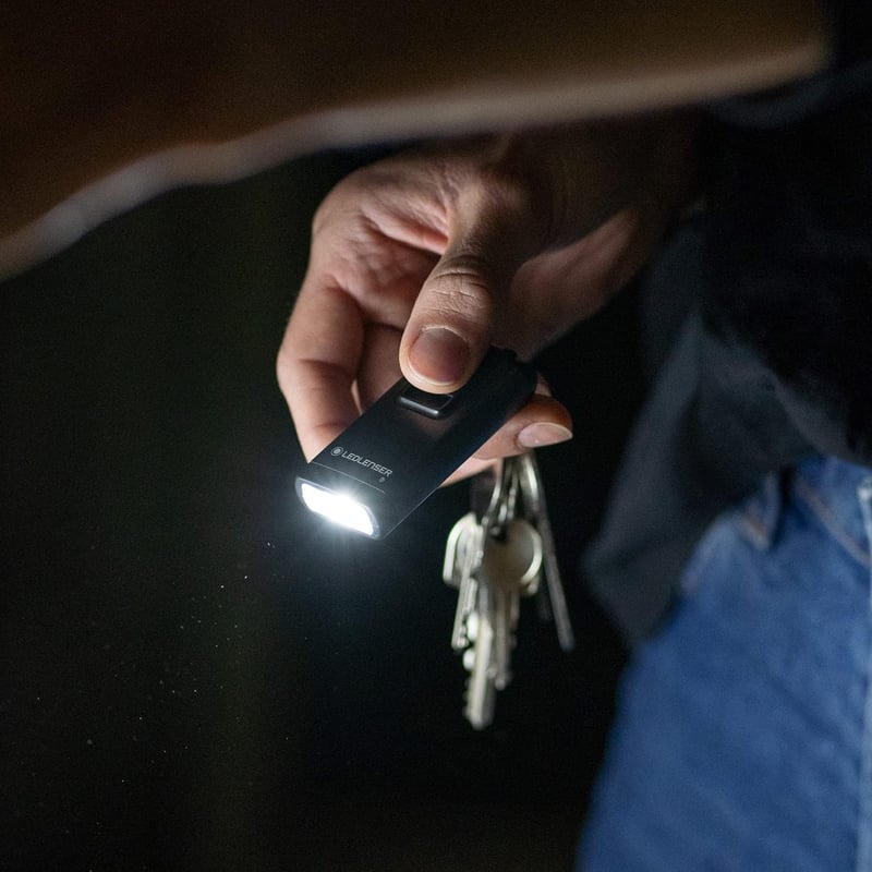 Ledlenser K6R 400 Lumen USB-s Újratölthető Kulcstartó Lámpa Piros Fénnyel Szürke