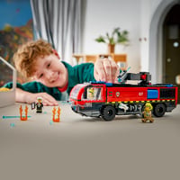 LEGO City 60499 Letiskové hasičské auto – stavebnica so 4 hasičskými minifigúrkami, pre chlapcov a dievčatá od 7 rokov 9