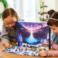 LEGO Disney Adventný kalendár Ľadové kráľovstvo 2025 (43273) – 24 vianočných prekvapení s minibábikami Anny a Elsy a figúrkami zvieratiek, princeznovská hračka pre dievčatá 9