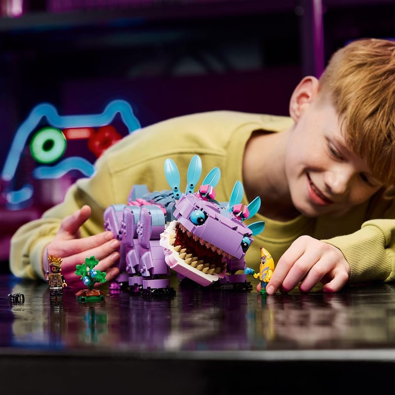 LEGO Fortnite Klombo Játékszett - 1084 Darabos Építőjáték Dínó Figurával, Schali és ORO Minifigurákkal - Szigetkaland 10+ Éves Gamereknek