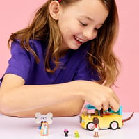LEGO Friends 42678 Dodávka s doplnkami pre zvieratká – stavebnica, 2 minibábiky, figúrky psa, mačky a žaby, pre dievčatá od 6 rokov 8