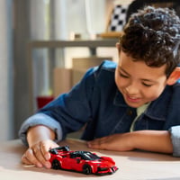 Stavebnica športového auta LEGO Speed Champions Ferrari SF90 XX Stradale – 77254 – so zberateľskou minifigúrkou pretekára, od 9 rokov, pre fanúšikov motoršportu 7