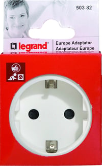 Cestovný adaptér Legrand 2P+T 16A 230V z nemeckej zásuvky na francúzsku zásuvku, sivá/biela 2