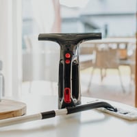 Aparat de curățat geamuri cu acumulator Lehmann cu lamelă de cauciuc, aspirator de geamuri fără fir 25 cm, set electric de curățat geamuri cu pulverizator, rezervor 100 ml, tijă telescopică și lavetă din microfibră 7