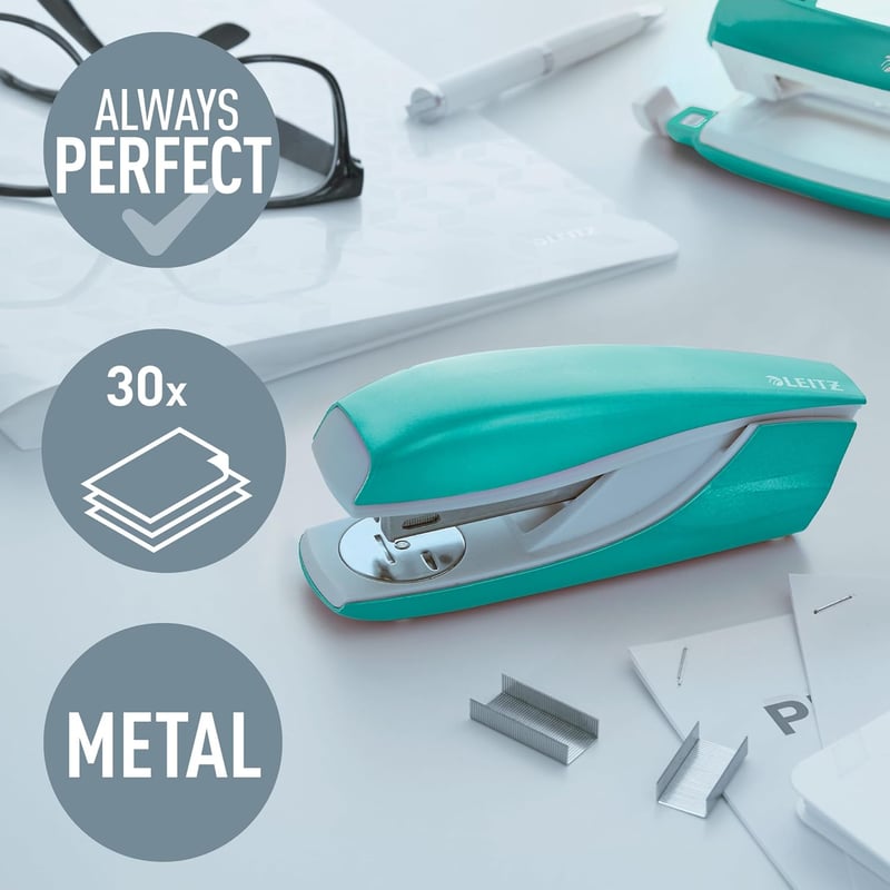 Leitz tűzőgép 30 lap kapacitás irodai tűzőgép - 30 sheet, ice blue, Cardboard packaging