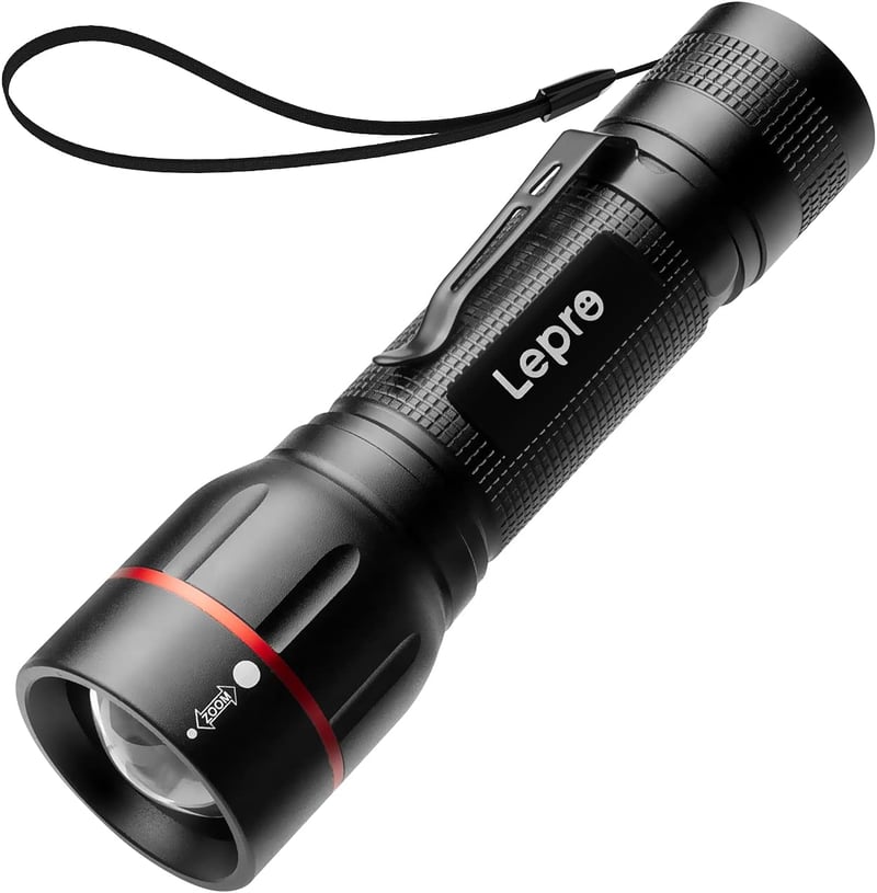 Lepro LE2050 LED Zseblámpa 300 Lumen - Zoomolható, 5 Üzemmódú, Vízálló Elemlámpa Csipesszel - Kempingezéshez, Túrázáshoz, Vészhelyzetekre