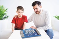 Elektronická šachová súprava Lexibook ChessLight LCG3000 s dotykovou plochou, svetelnými a zvukovými efektmi, 64 úrovňami obtiažnosti, 32 figúrkami, modrá 4