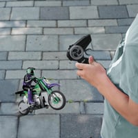 RC terénna motorka LEXIBOOK Crosslander RC18LXB – fialová, 12 km/h, so svetelnými efektmi, driftovaním a kaskadérskymi kúskami 6
