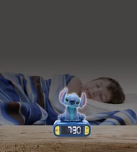 Lexibook RL800D Disney Stitch Éjszakai Ébresztőóra - LCD Kijelző, Hangok és Dallamok, Szundi Funkció, Kék, 13,5x18,2 cm 4