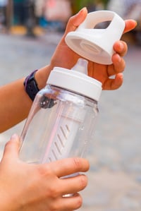 LifeStraw Go Series BPA-mentes szűrős vizes palack utazáshoz és mindennapi használatra – baktériumok, paraziták és mikroplasztikumok ellen 4