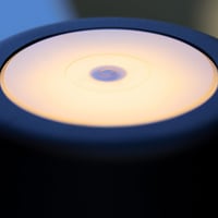LED stolna lampa Lightbox za unutarnju i vanjsku upotrebu, mat crna, dodirni dimmer, punjiva baterija preko USB-a, visina 37 cm / 23 cm, Ø 10 cm, 31 5
