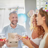 LIGHTEN LIFE Cadou de 40 de ani pentru bărbați - Pahar de whisky din 1986 în cutie de lemn prețios - Pentru tată, soț, prieten, idee de cadou pentru bărbați de 40 de ani 7