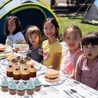 Lighterday 5-poschodový akrylový stojan na tortu na svadbu a narodeniny – servírovací podnos na cupcake, muffiny, makrónky a šišky, 1 ks 5