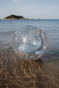 Minge de plajă gonflabilă pentru copii Little Dutch - minge de apă cu balenă 3D pentru băieți de la 2 ani - Ocean World albastru 4