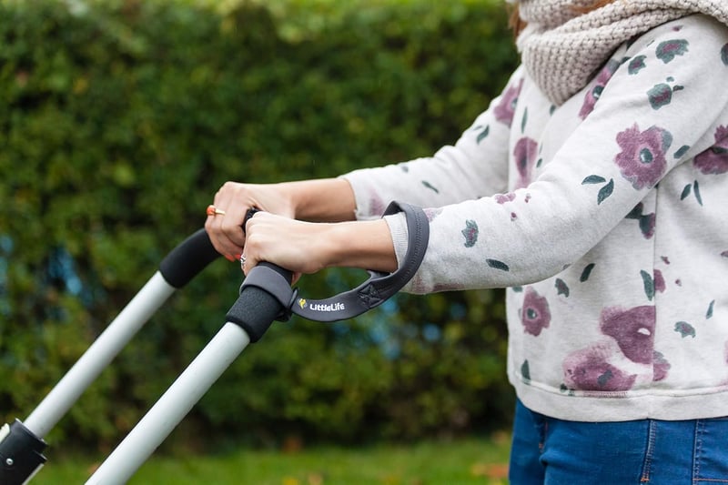LittleLife Gyermekbabakocsi Biztonsági Póráz és Csuklópánt Szett