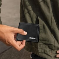 LOCCY Férfi Bőr Pénztárca Kompakt Méret Fekete Barna Színben Modern Dizájn Slim Wallet Kártyatartó 6