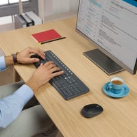 Bezdrôtová súprava klávesnice a myši Logitech MK235 pre Windows PC, 2,4 GHz, Unifying Nano USB prijímač, dosah 10 m, výdrž batérie 3 roky 7
