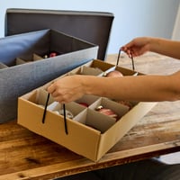 LOVE !T STORE !T Prémiový úložný box na vianočné gule – 30 priehradiek na vianočné ozdoby, s vyberateľnými podnosmi – sivý – 58x36x25 cm 6