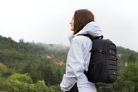 Lowepro Tahoe 150 foto batoh pre DSLR a 10-palcový tablet, s nastaviteľným interiérom, čierny 3