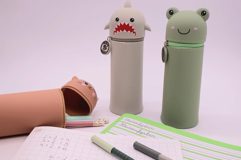 Lulubug szürke cápa alakú szilikon tolltartó gyerekeknek