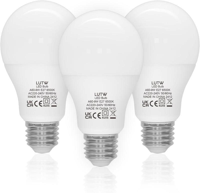 LUTW E27 LED izzó 9W 6500K hideg fehér 900 lm 3 db csomag