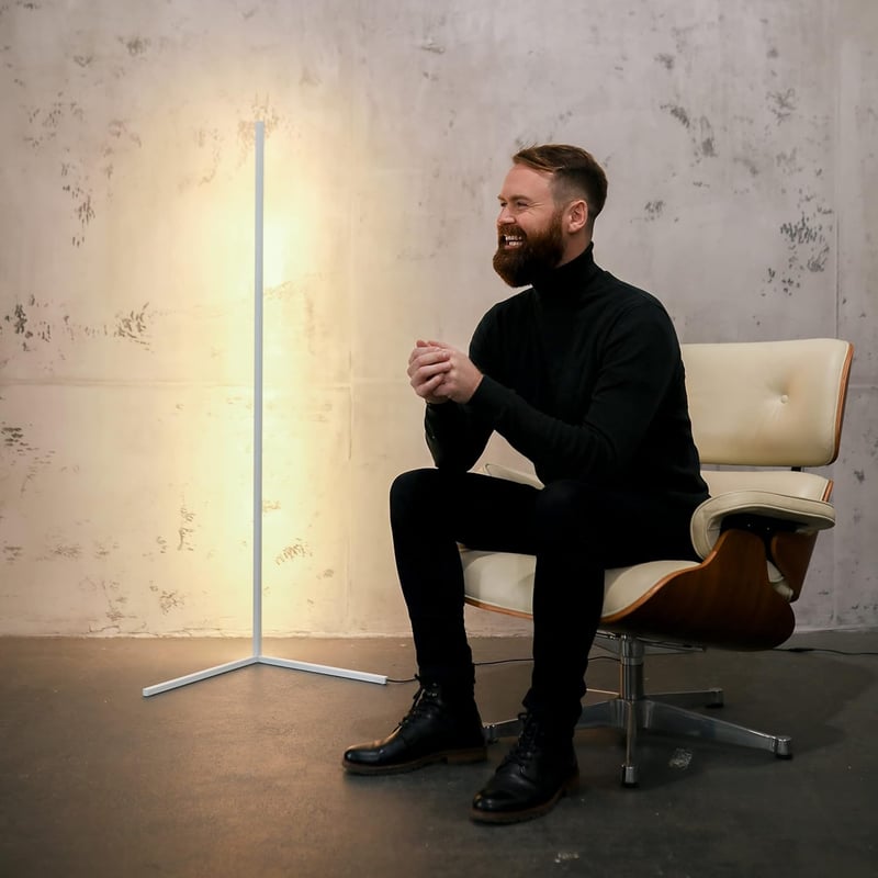 LYCKLY Minimál LED Luxus Állólámpa - Fekete - Szabályozható Fényerejű Saroklámpa Fekete Színben - Meleg Fényű Világítóoszlop Beltéri Használatra